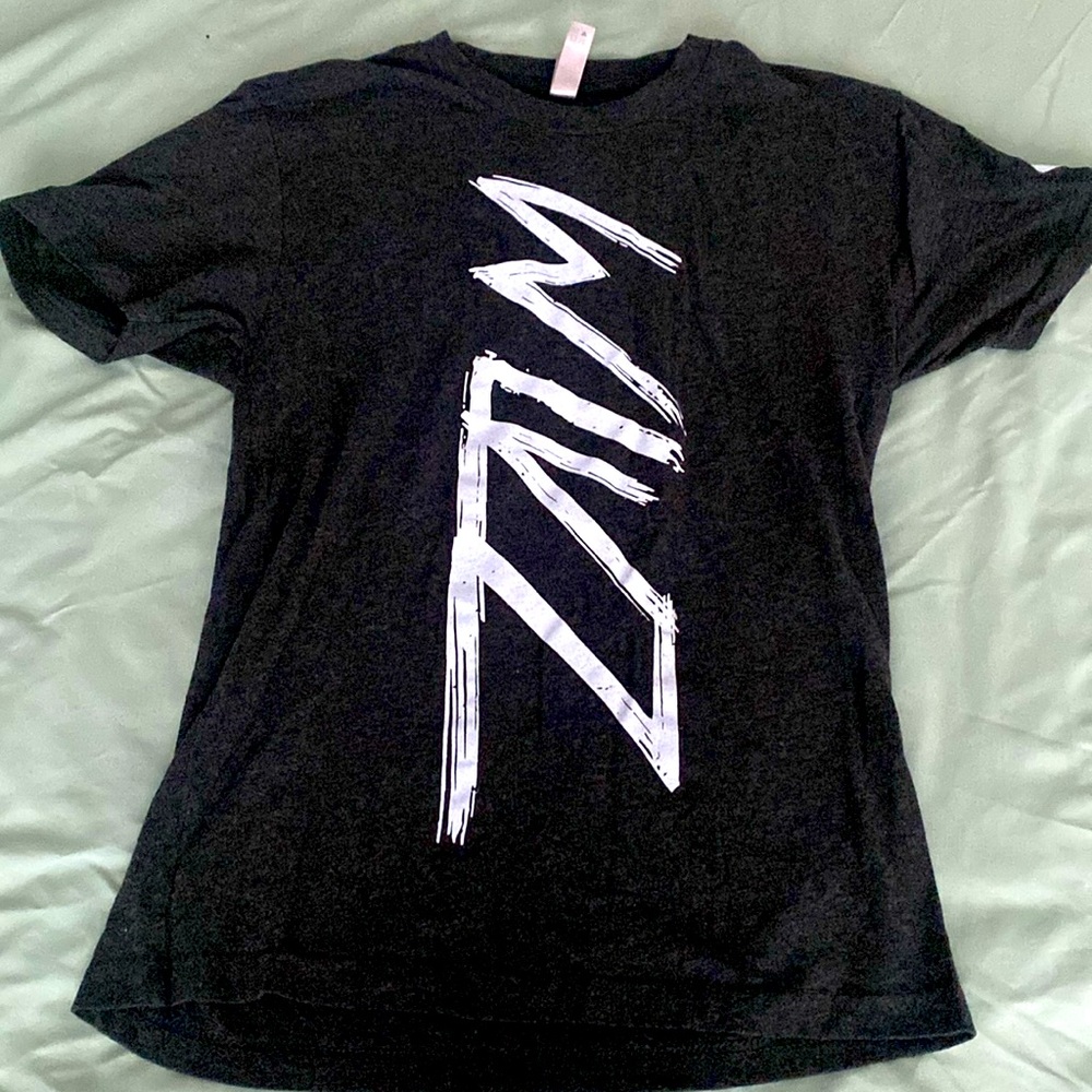 Women’s small WLVZ clothing T-shirt
